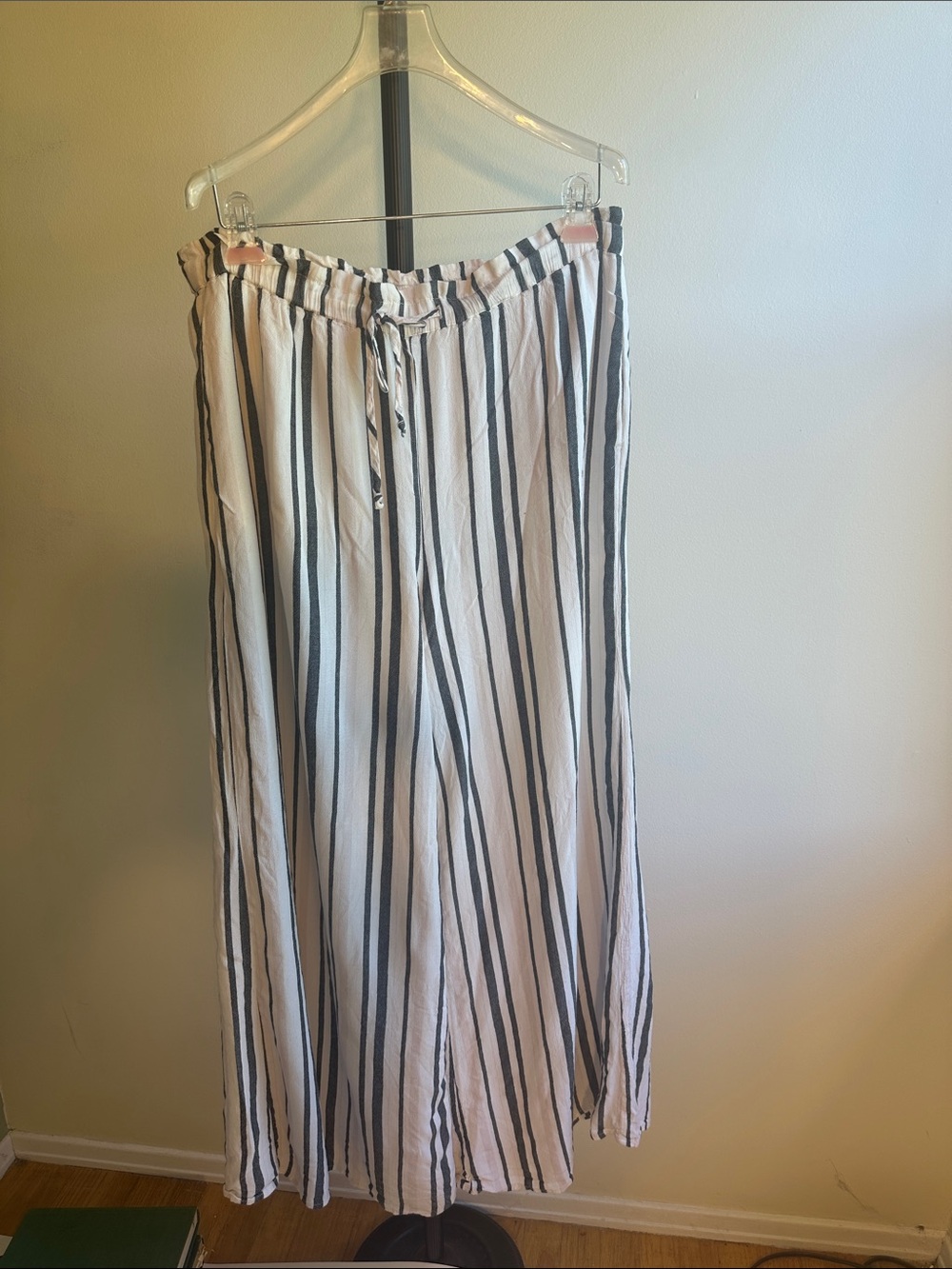 American Eagle Outfitters White Wide-Leg Pants with navy, peach Stripe